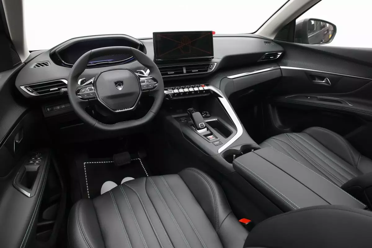 Автосалон: Peugeot 5008