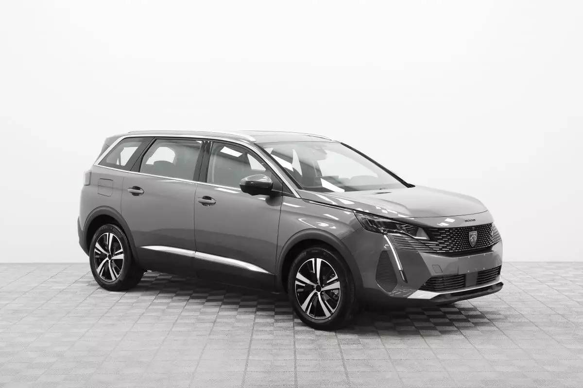 Автосалон: Peugeot 5008