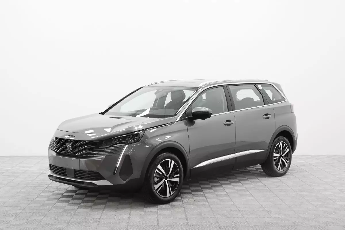 Автосалон: Peugeot 5008