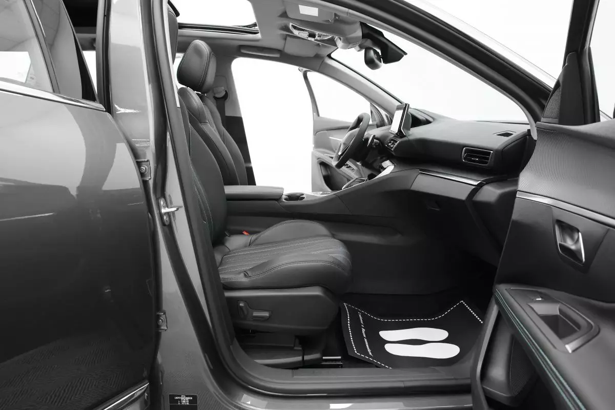 Автосалон: Peugeot 5008