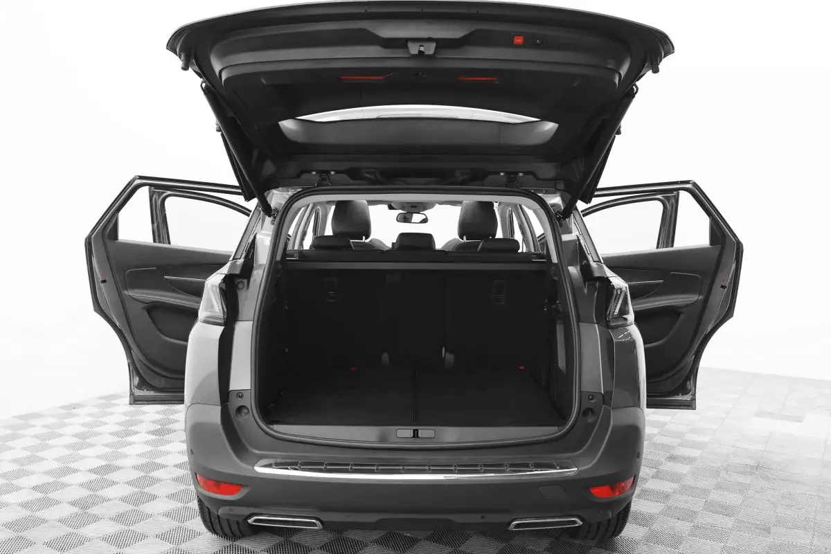 Автосалон: Peugeot 5008