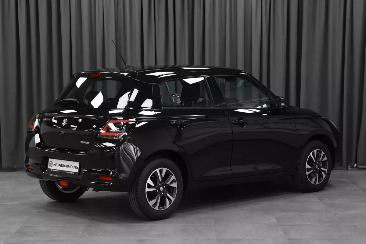 Автосалон: Suzuki Swift