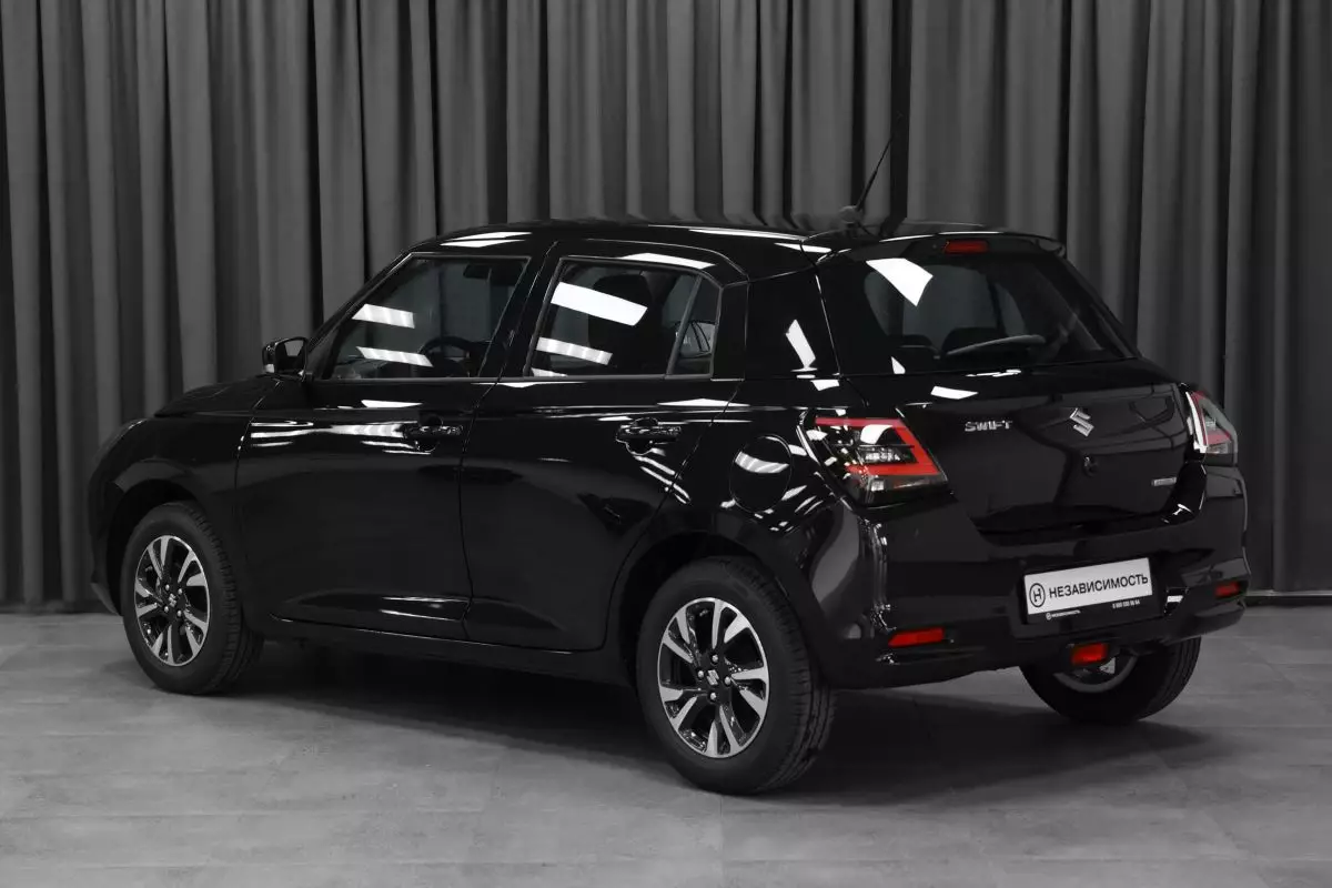 Автосалон: Suzuki Swift