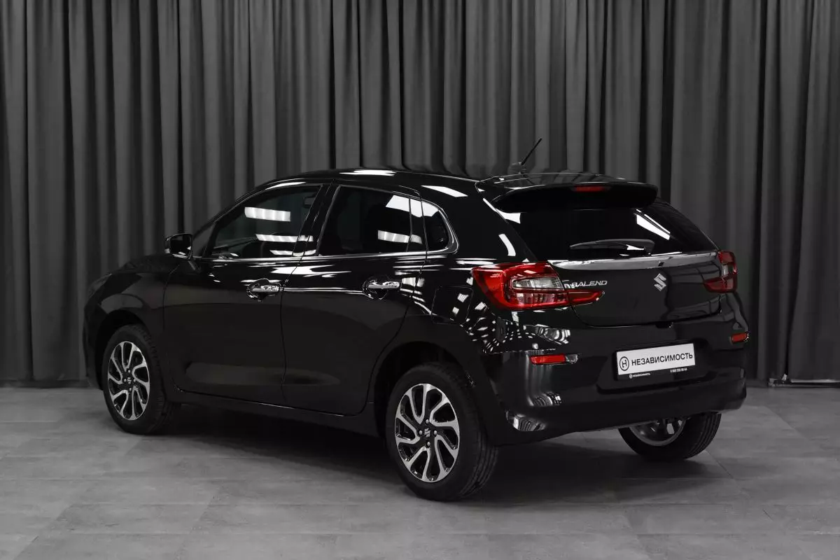 Автосалон: Suzuki Baleno