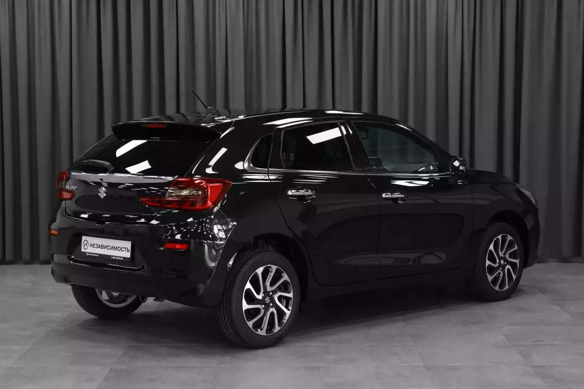 Автосалон: Suzuki Baleno
