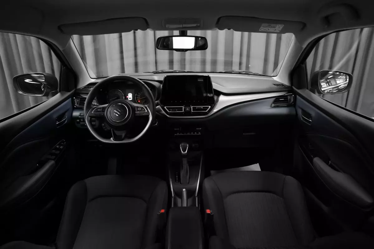 Автосалон: Suzuki Baleno