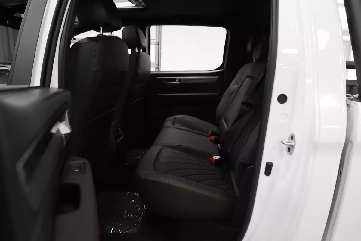 Автосалон: Jac T9