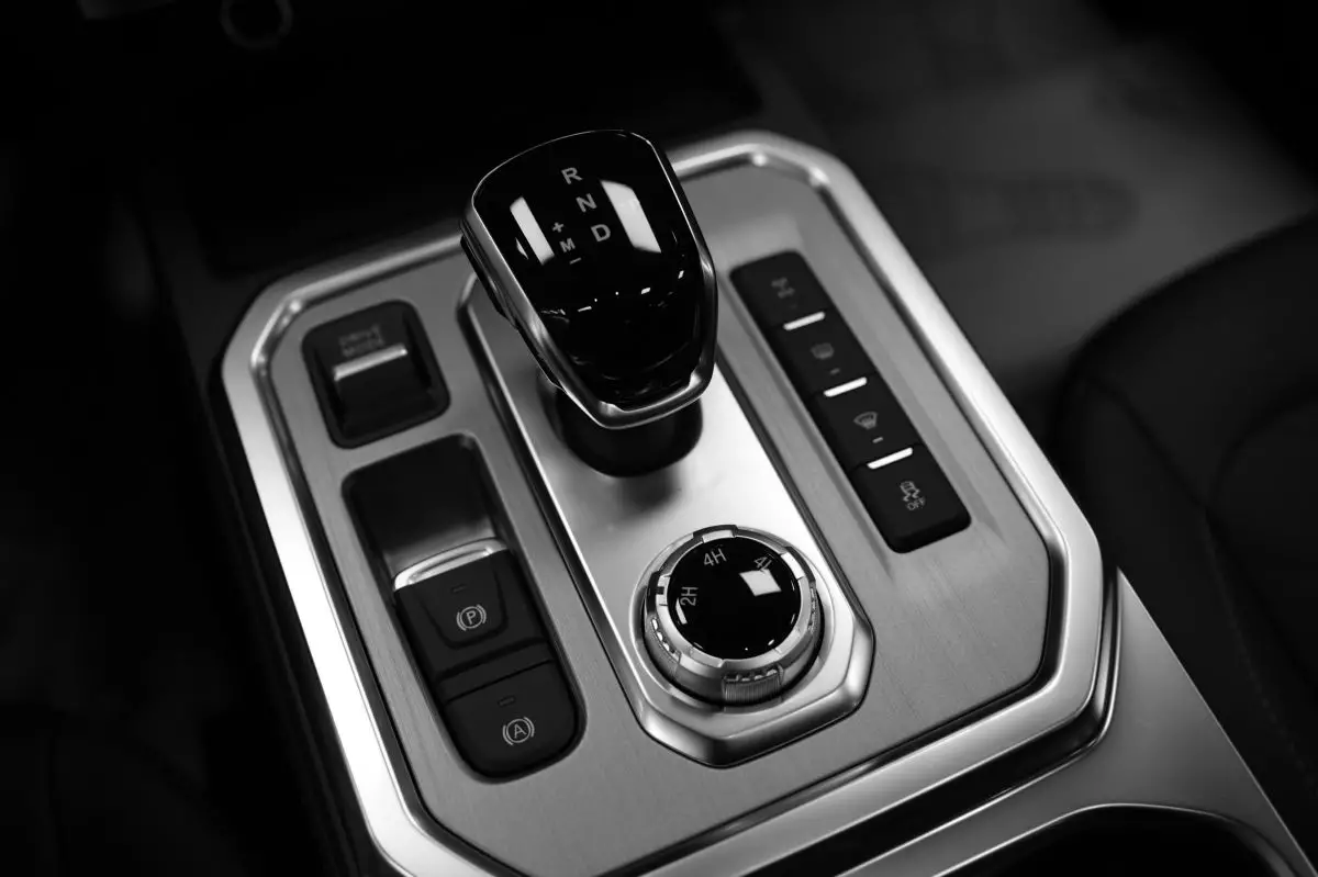 Автосалон: Jac T9
