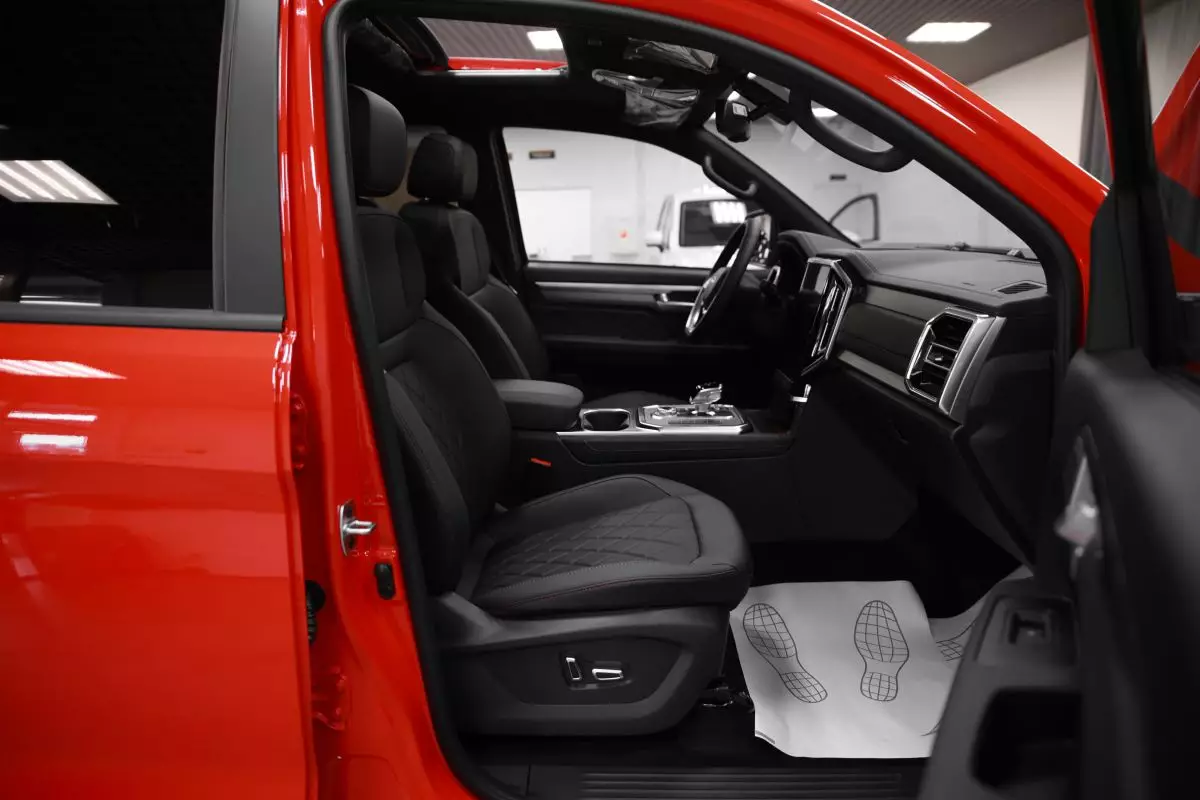 Автосалон: Jac T9
