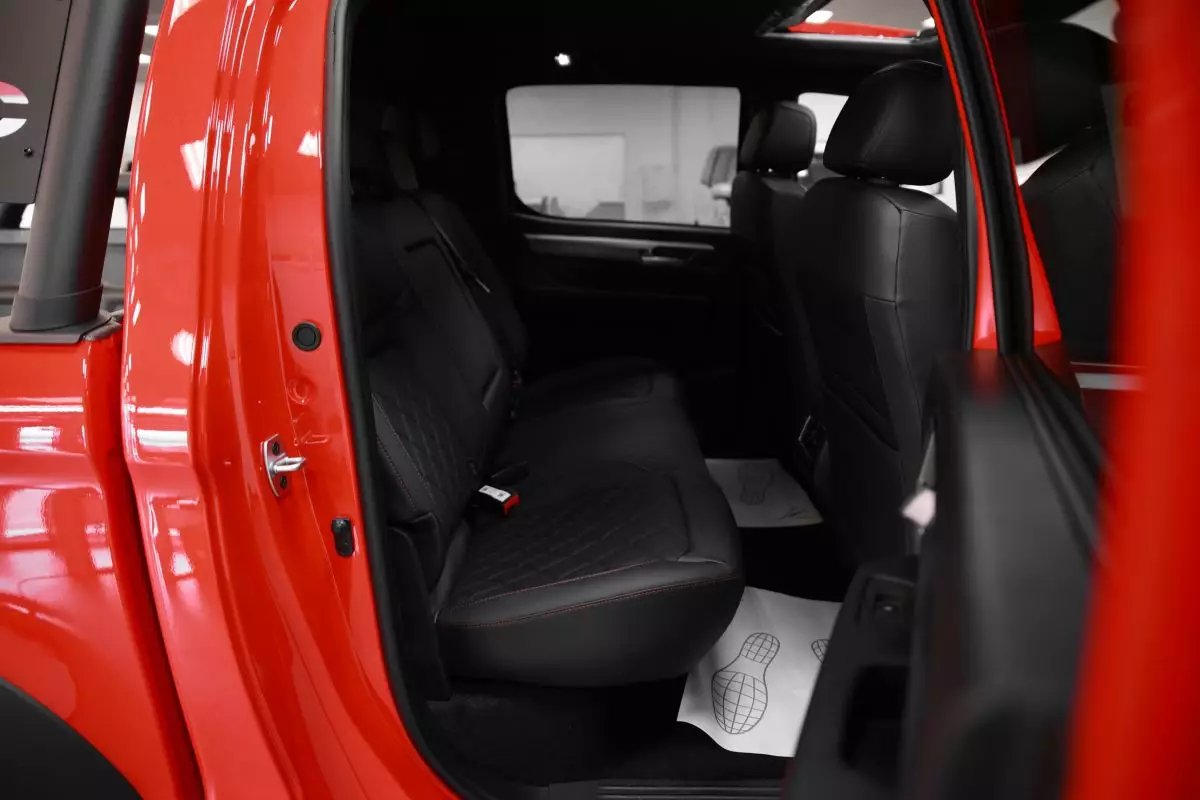 Автосалон: Jac T9