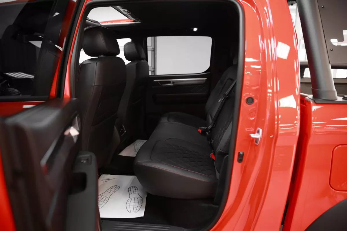 Автосалон: Jac T9