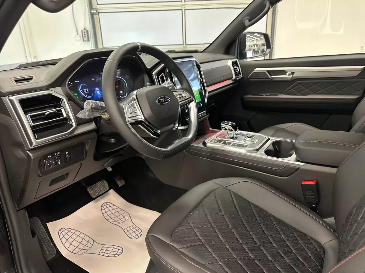 Автосалон: Jac T9