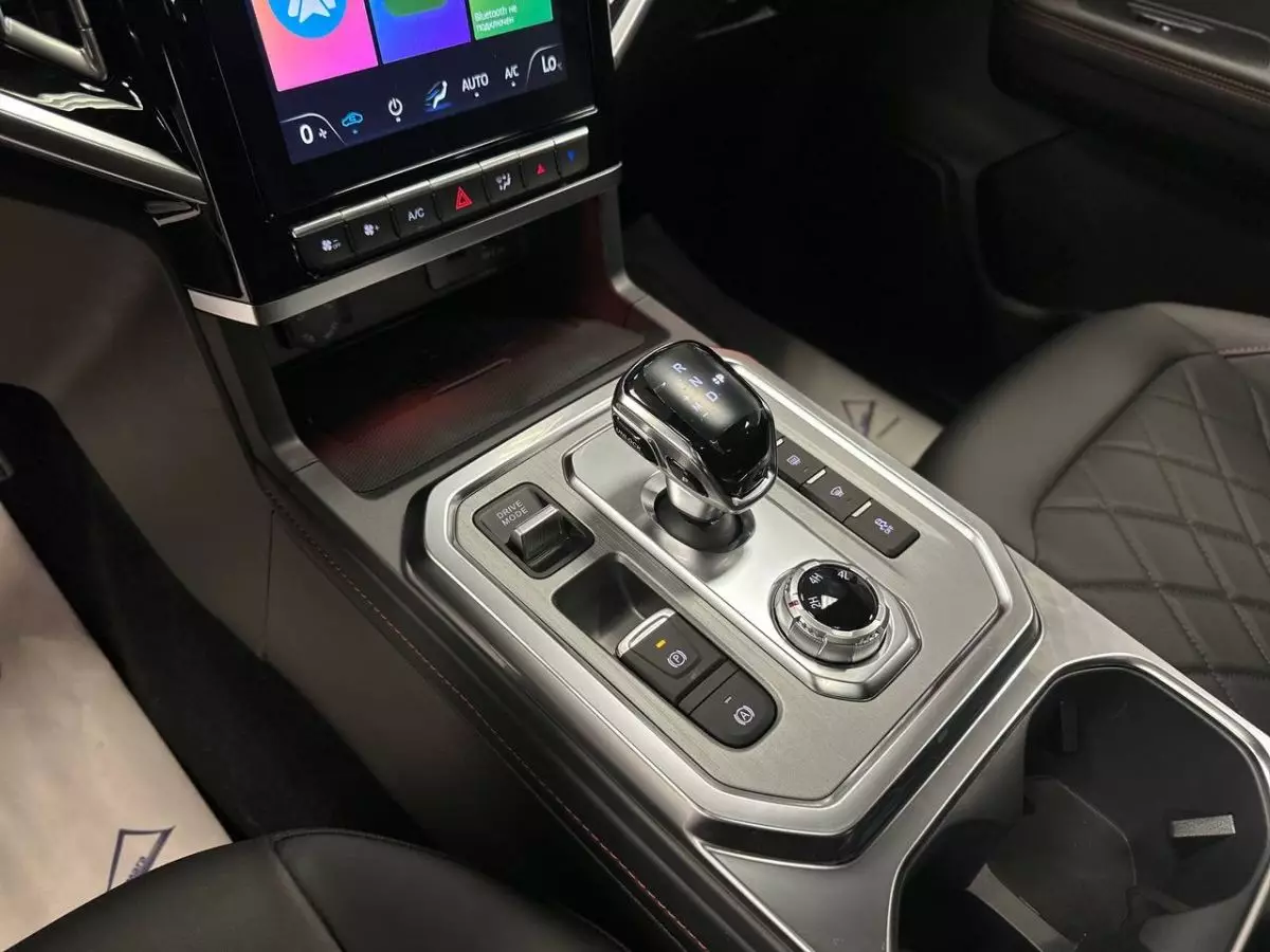 Автосалон: Jac T9